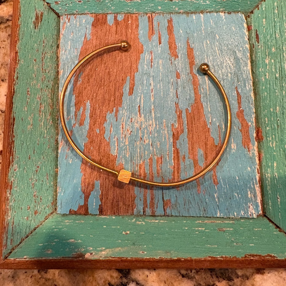 ▪️Thin Gold Block Open Bangle - Picture 3 of 6